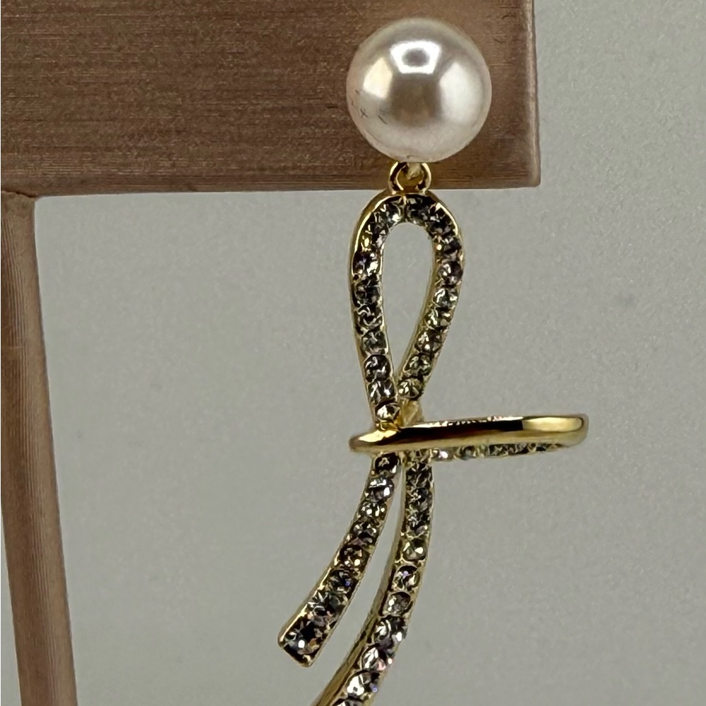 CZ & Pearl Drop Earrings NEW! Gold In Color Perfect For Any Occasion - Picture 5 of 9
